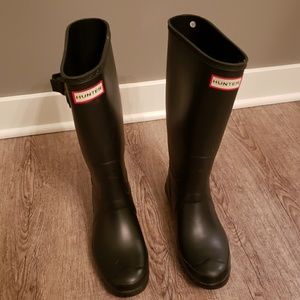 Hunter Huntress matte black boots